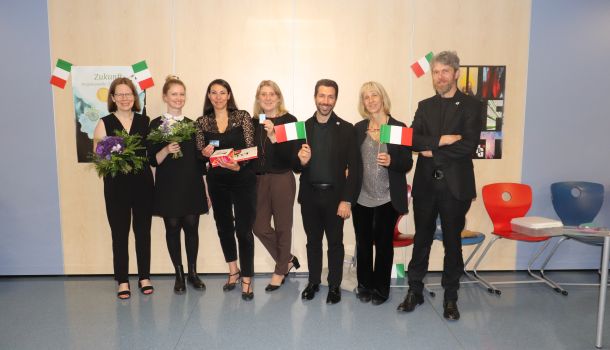 
Eine italienisch-deutsche Musikwoche
Noch am langen Pfingstwochenende ist eine italienische Schulklasse aus dem venezianischen Sandrigo nach Stade gekommen, um gemeinsam mit dem…