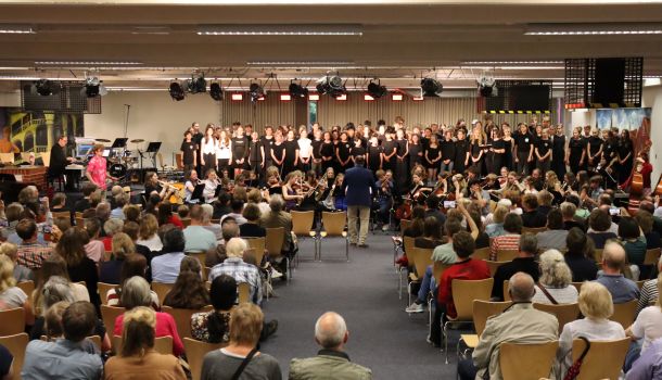 
Ein Haus voller Musik - Das Wandelkonzert am Vincent-Lübeck-Gymnasium

        

        


Wandelkonzert 8




    
        

        


Wandelkonzert 7…