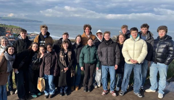 Man kann auch mal Glück haben!

Wir – der Englisch-Tutorkurs Jg. 13 von Frau Fragel – haben im letzten Herbst am Schülerwettbewerb 2025 von cts reisen teilgenommen und eine von d…