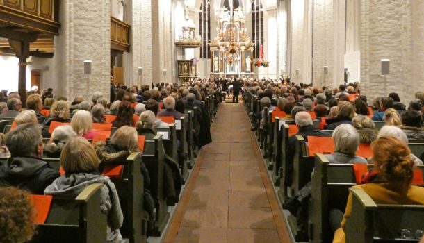 Wir laden herzlich zu unserem traditionellen Weihnachtskonzert in der St. Wilhadi-Kirche ein. Es findet in diesem Jahr am Mittwoch, dem 20.12.2022 um 20.00 Uhr statt. Der Chor de...